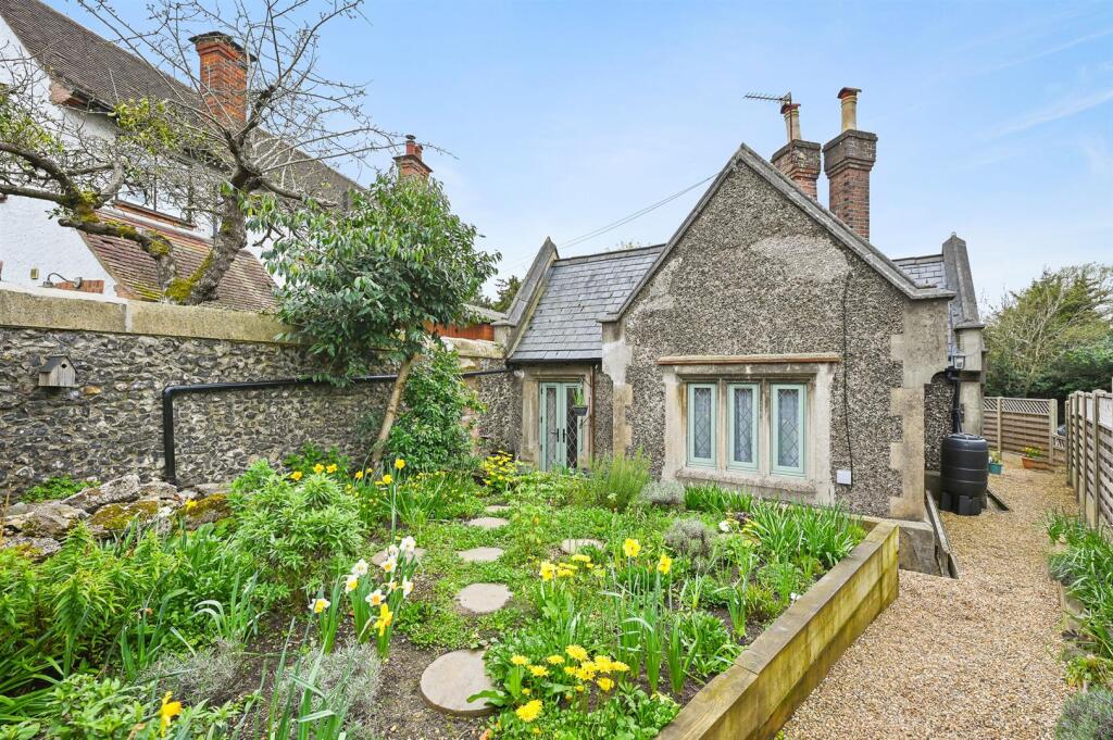 Main image of property: Bulstrode Way, Gerrards Cross