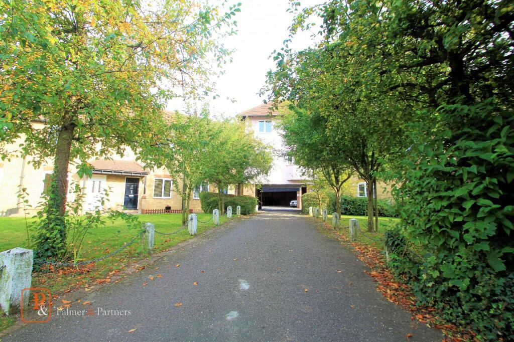 Main image of property: Dale Close, Colchester, Essex, CO3