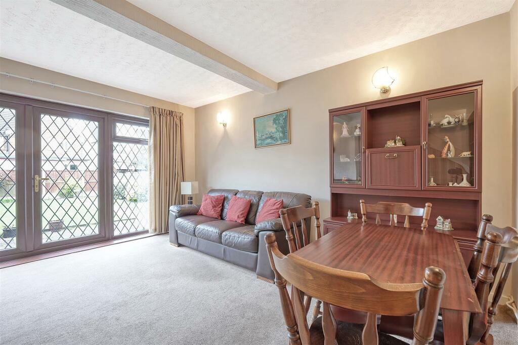 Karen Close, Brentwood photo 2