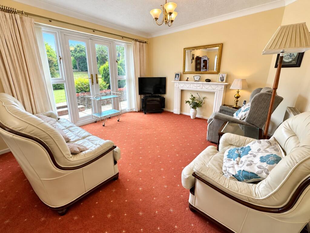 House in Basildon, Langdon Hills - More
