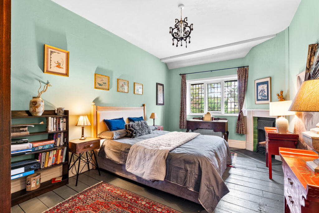 House in Croydon - More