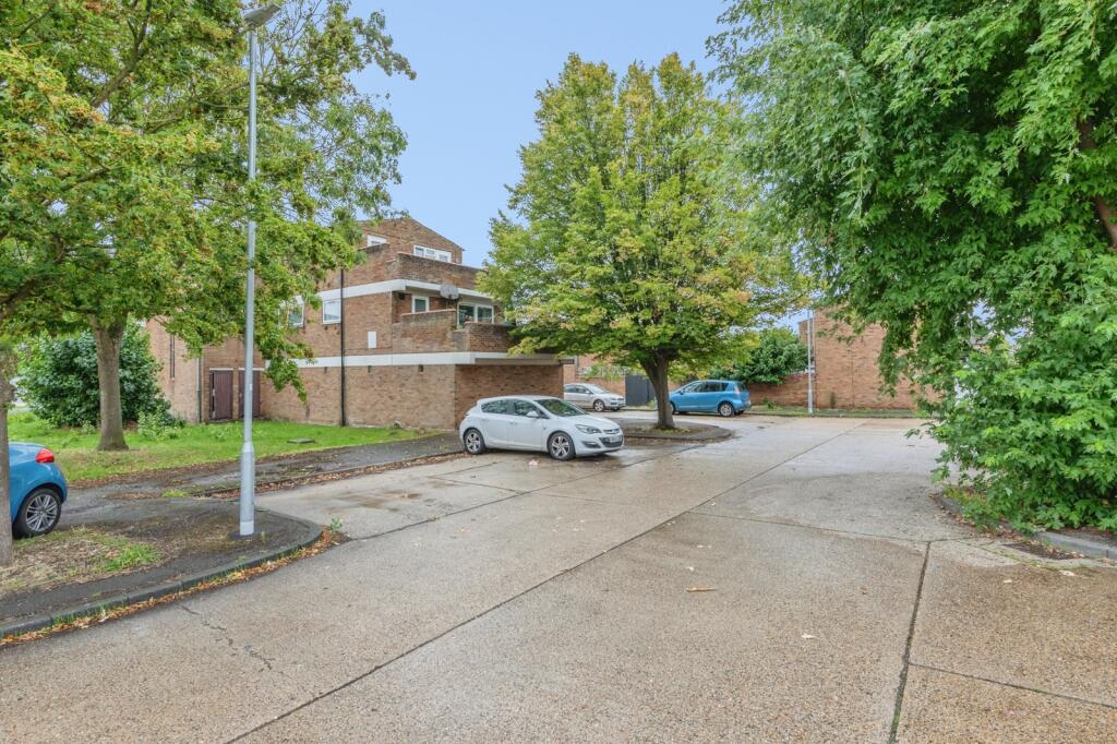 Apartment in Southend-on-Sea - View 2