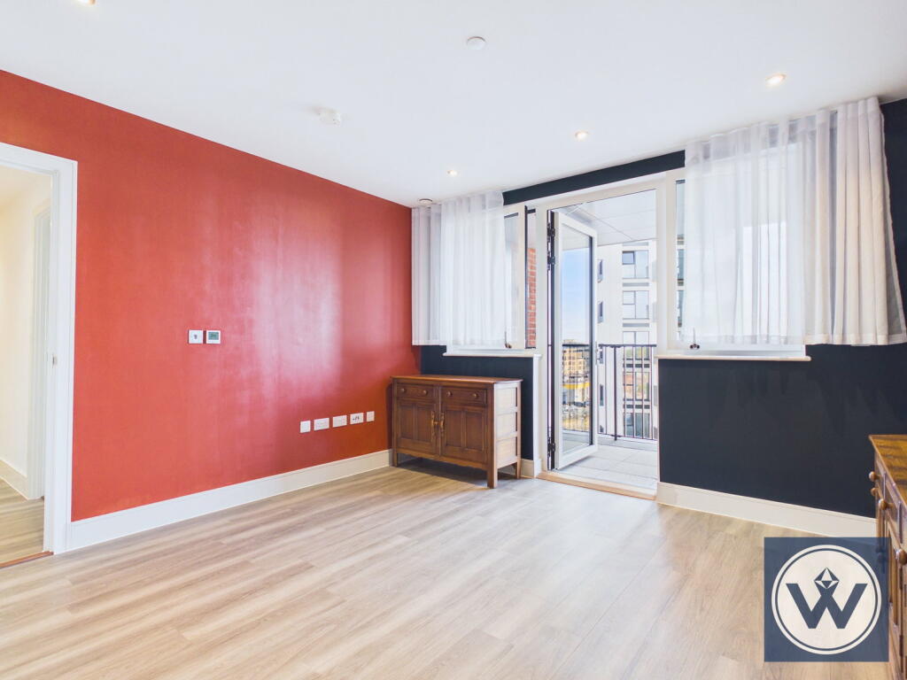 Apartment in Southall - More
