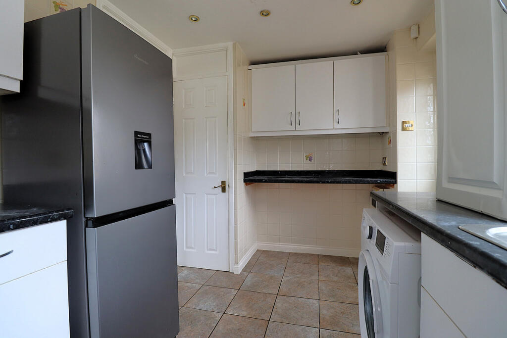 Alderson Drive, Barnsley, S71 photo 4