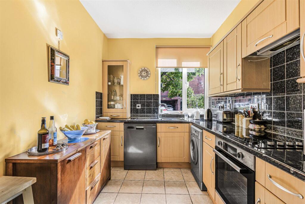 Apartment in East Hertfordshire, Folly Island, Hertford - View 3