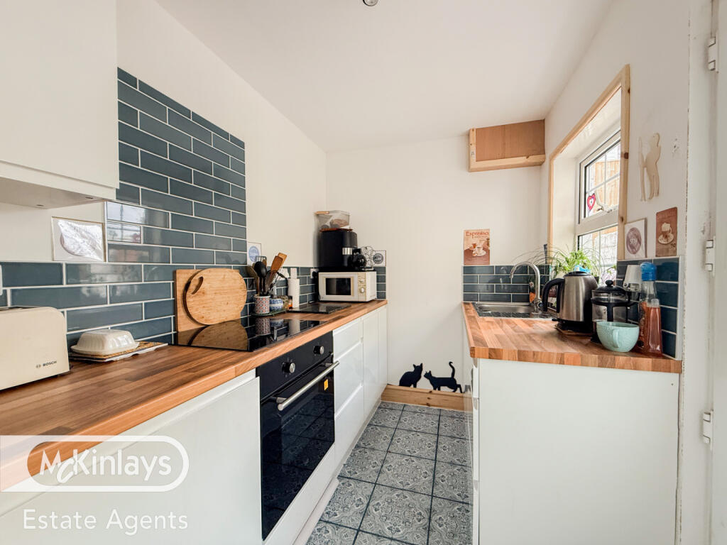 2 bedroom Victorian town house, Taunton, TA1 photo 3