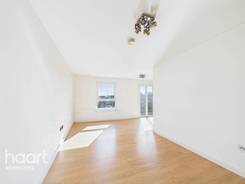 Apartment in London, Rush Green - View 3
