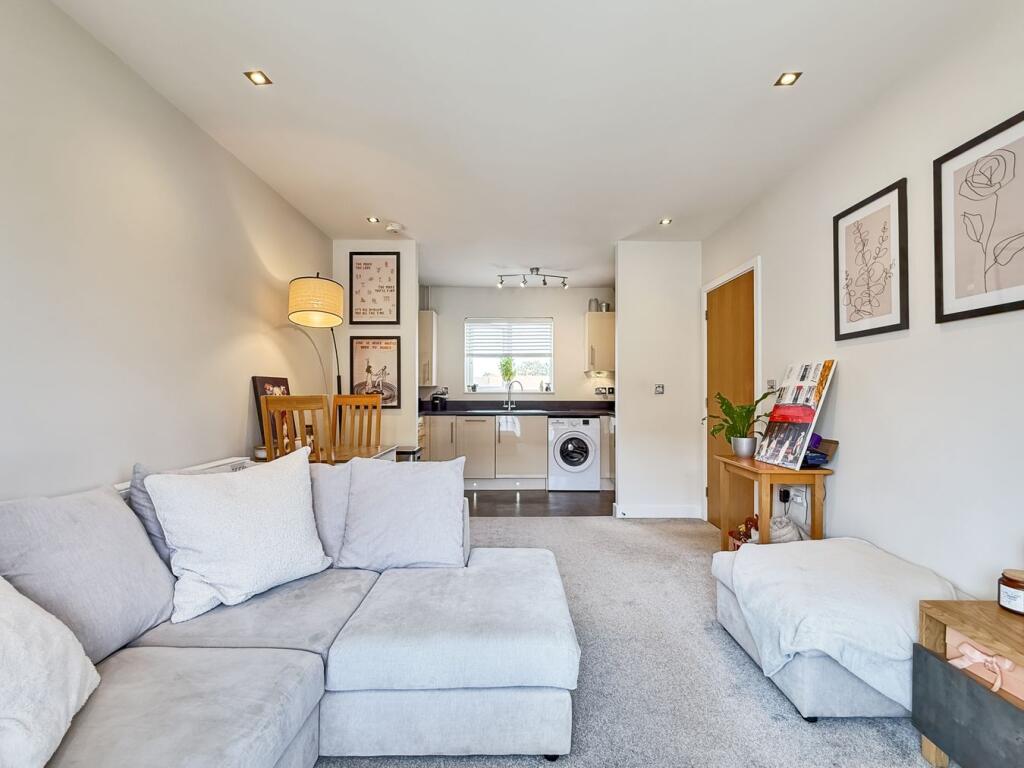 Apartment in Braintree, Rayne - View 2