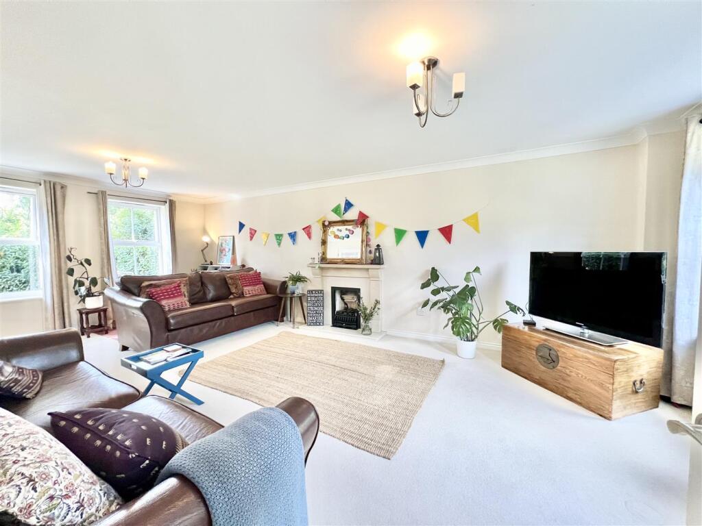 Washall Drive, Great Notley, Braintree photo 4