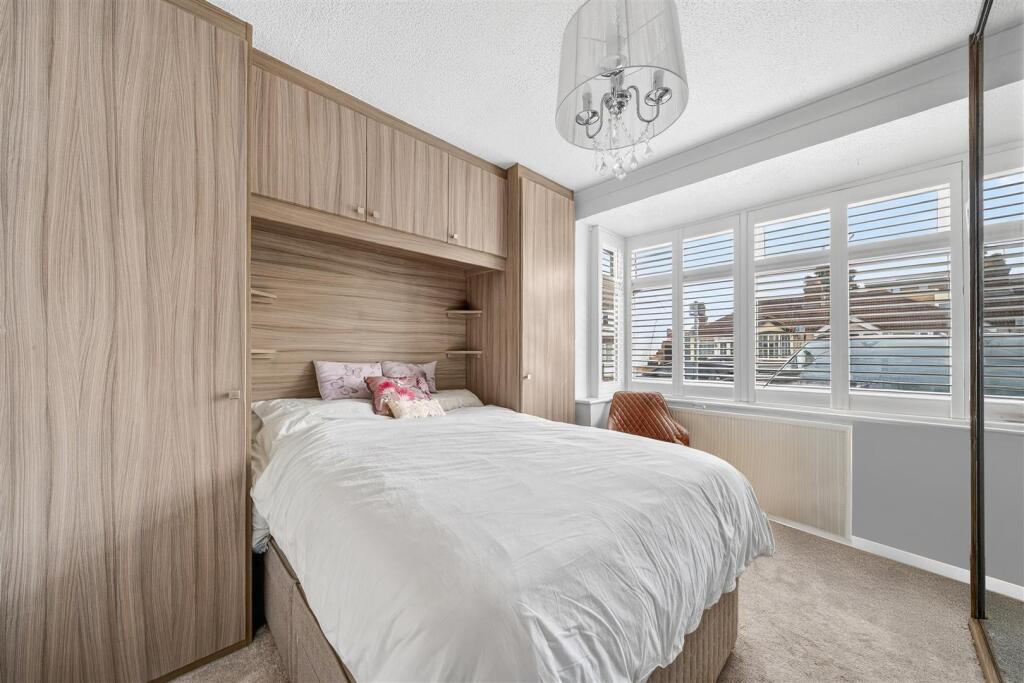Jubilee Avenue, Romford photo 4