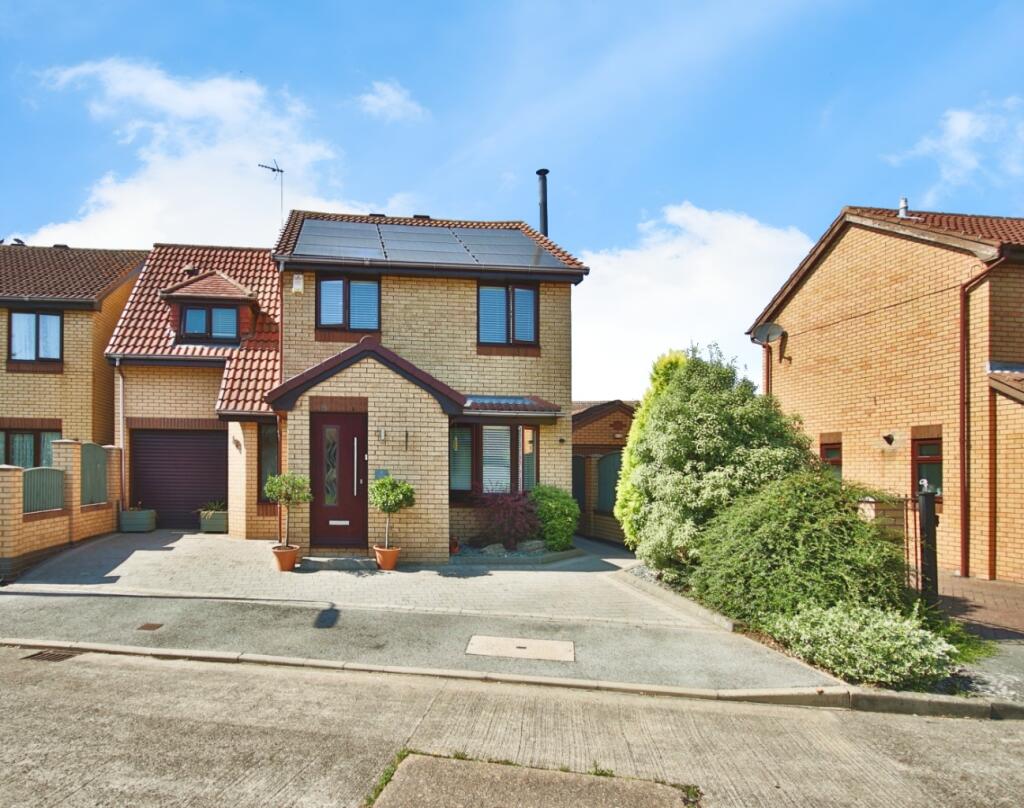 Main image of property: Cragdale Close, Hull,  HU8 9UA