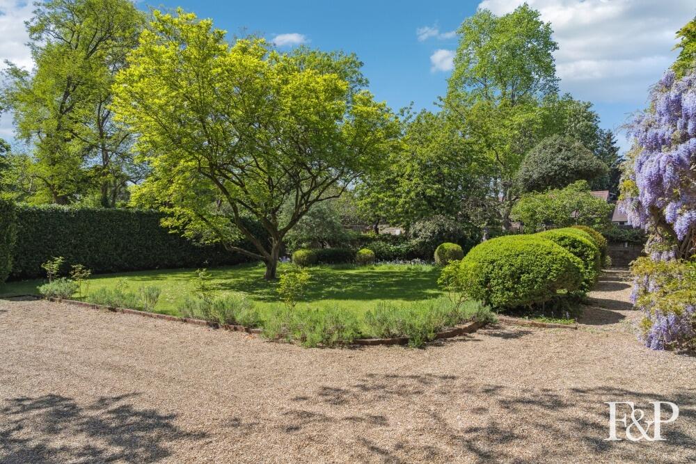 Stoke Poges, Buckinghamshire - View 3