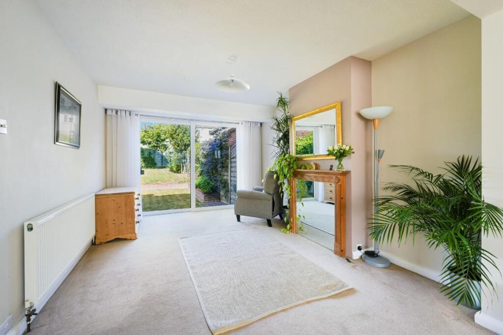 House in Epsom, Stoneleigh - View 4