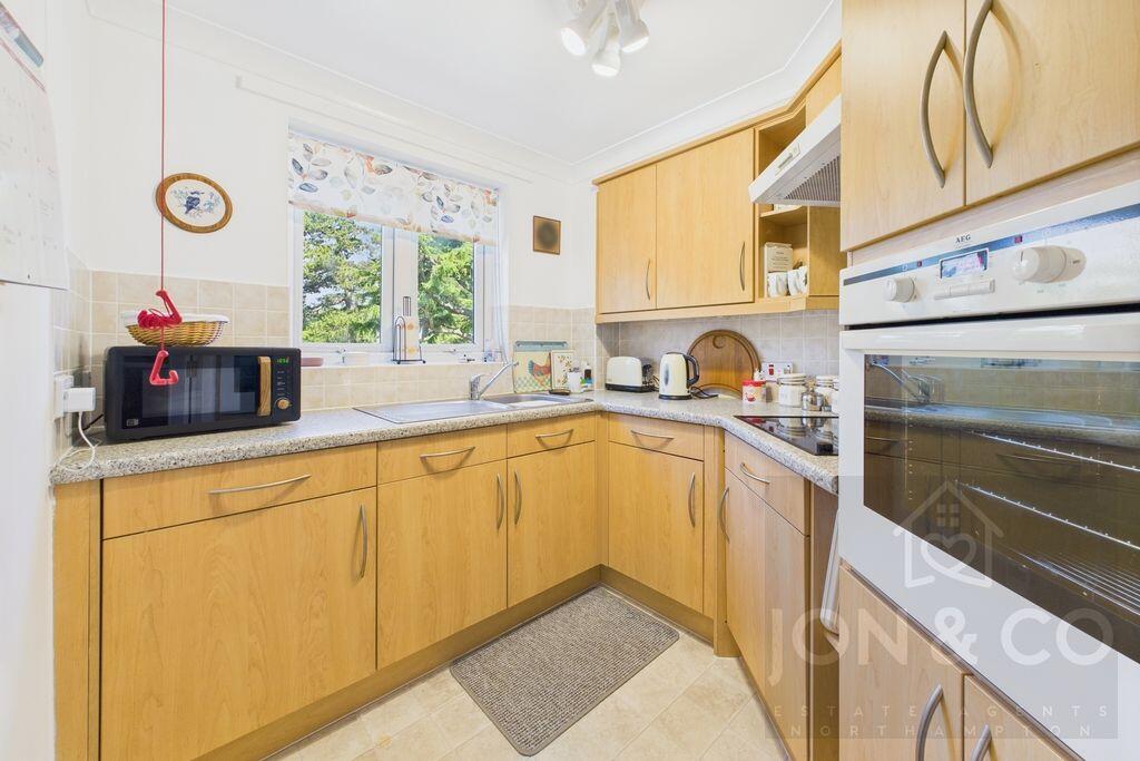 Apartment in Northampton, West Northamptonshire - View 5