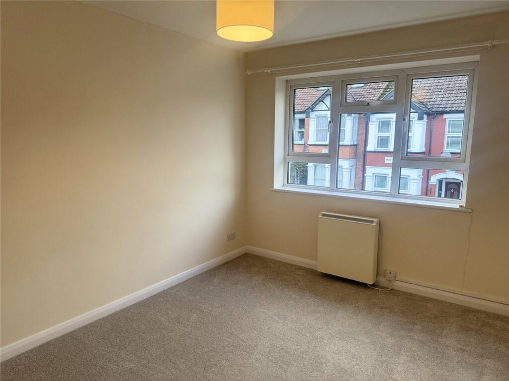 Apartment in Brentwood, Essex - View 5