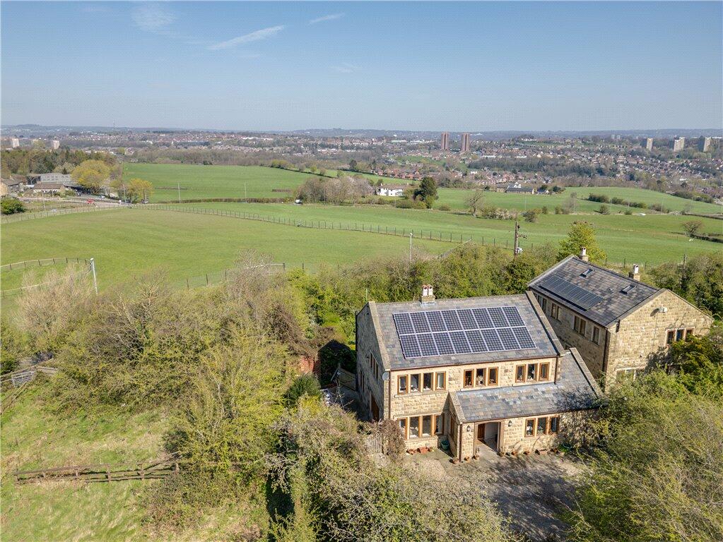 House in Leeds, Troydale - View 2