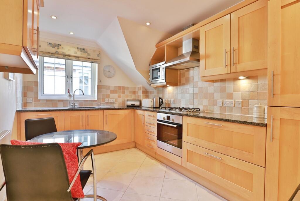 Lions Lane, RINGWOOD, Hampshire, BH24 photo 3