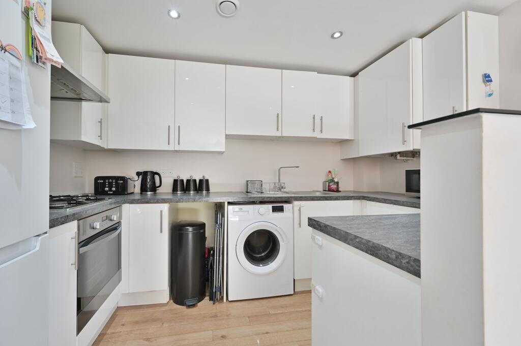 Apartment in Watford - More