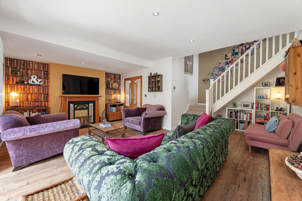 House in Rugby, Warwickshire - More