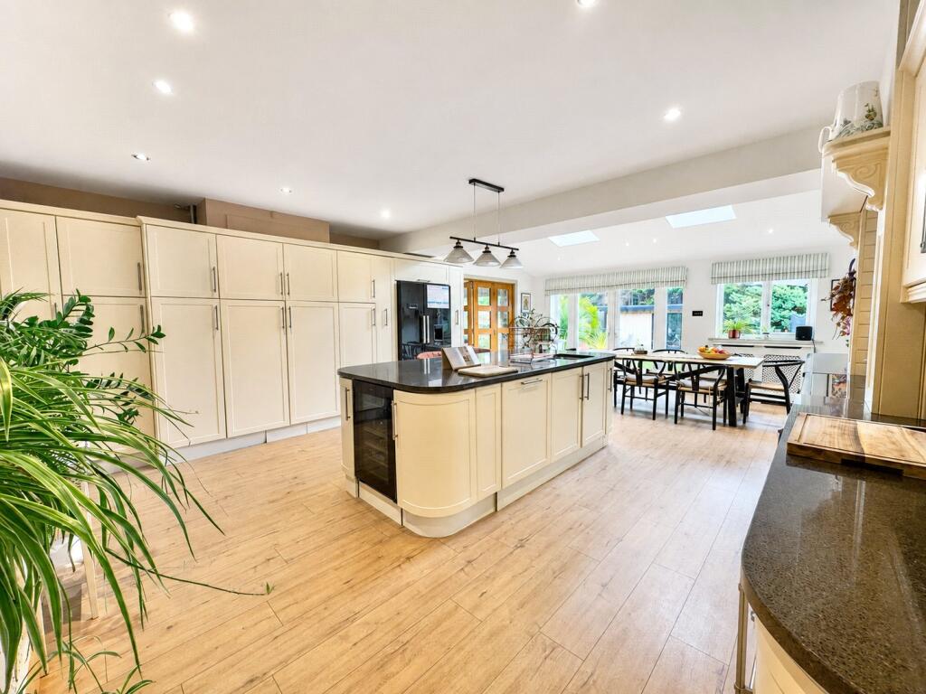 House in Wirral, Liverpool City Region - View 5