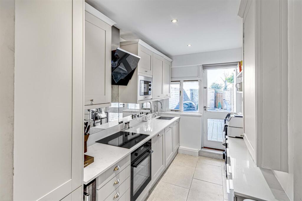 Apartment in London - View 3