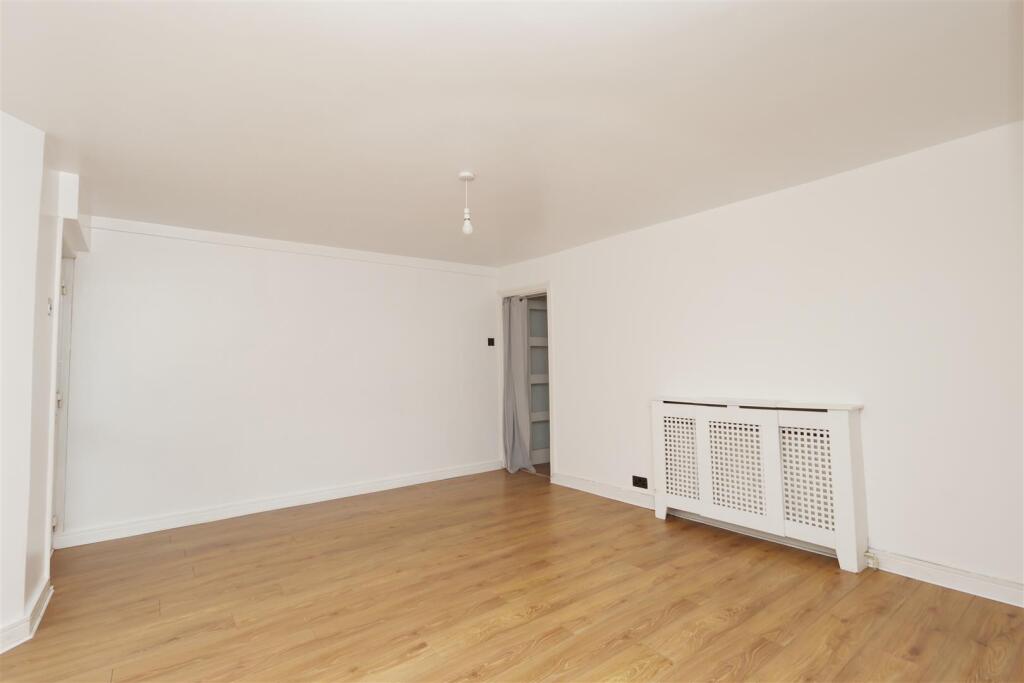 Apartment in Eastbourne, Seaside, Roselands - More