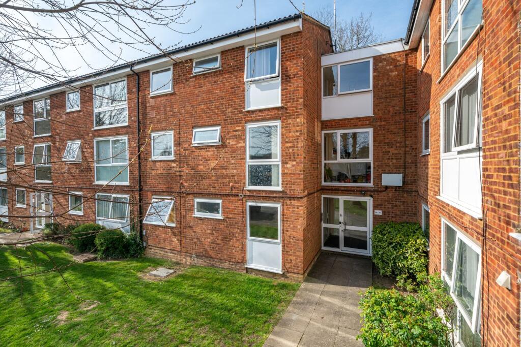 Main image of property: Chenies Court, Hemel Hempstead, HP2