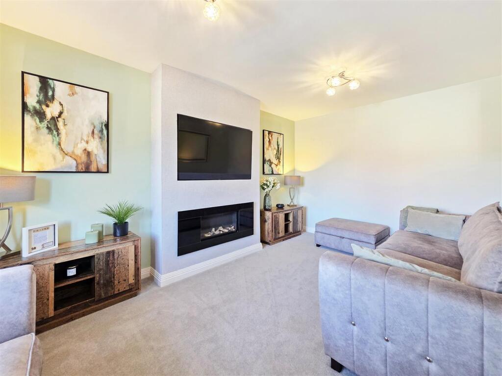 House in Gedling, Burton Joyce - More