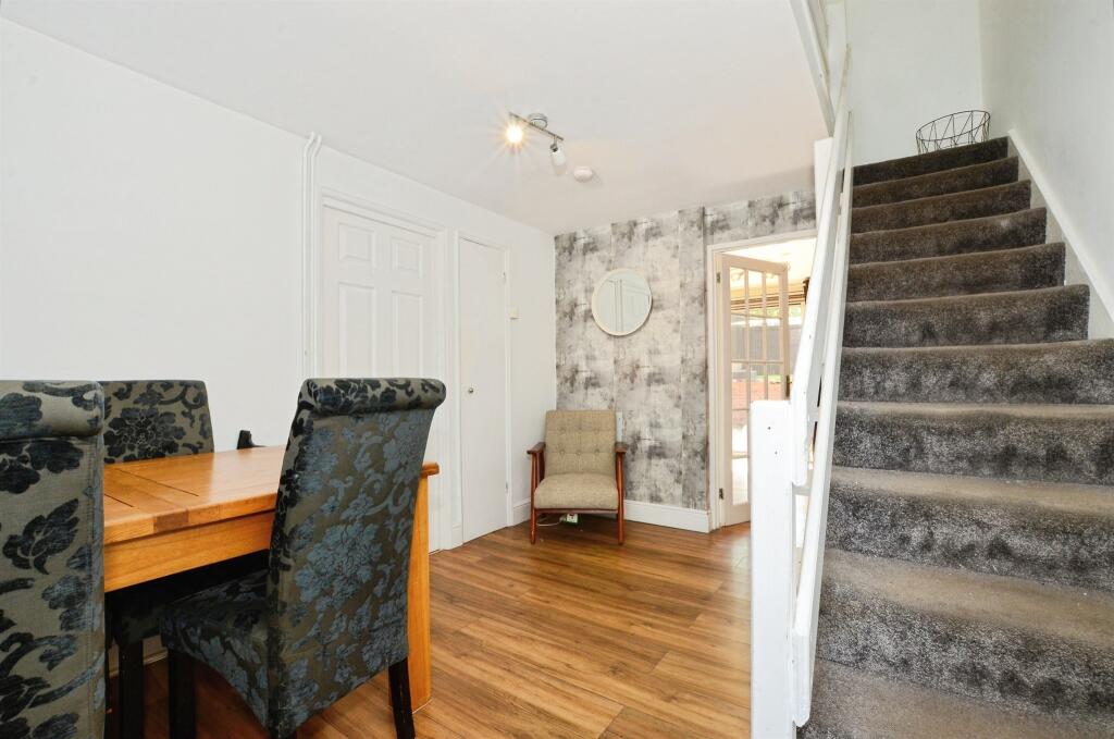 House in Hatfield, Roe Green - More