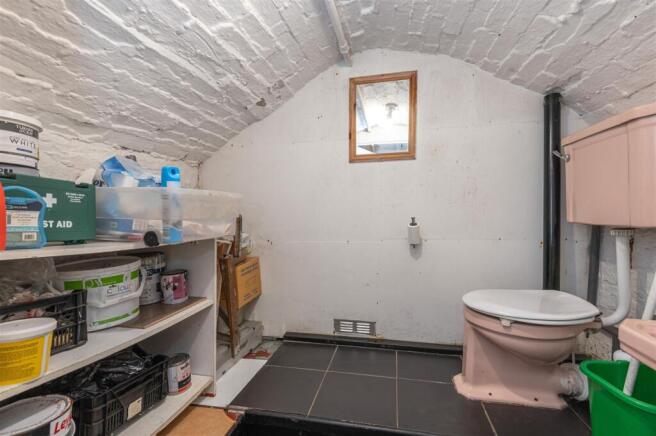 11 - 64 Huddersfield Road HX5 9AA.jpg