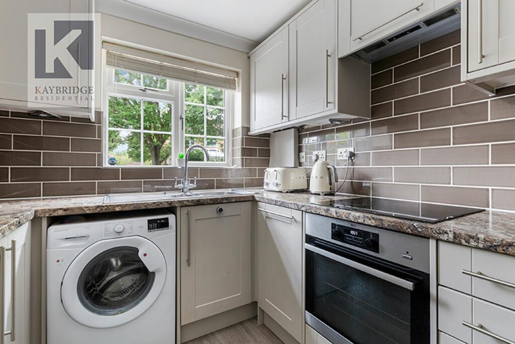 Chelsea Close, Worcester Park, KT4 photo 3