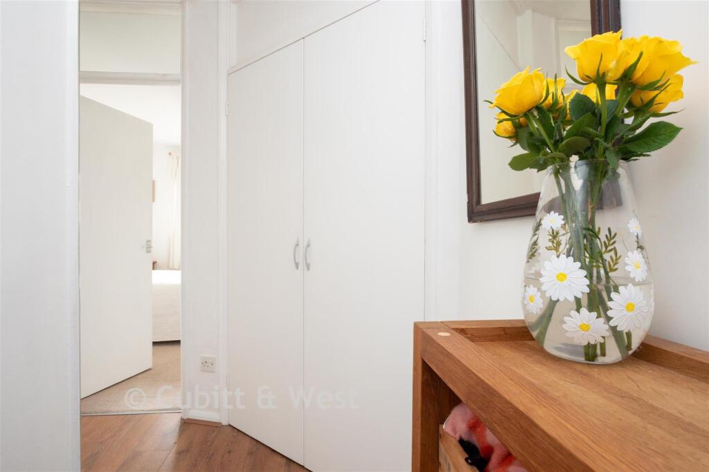 Apartment in Mole Valley, Surrey - View 5