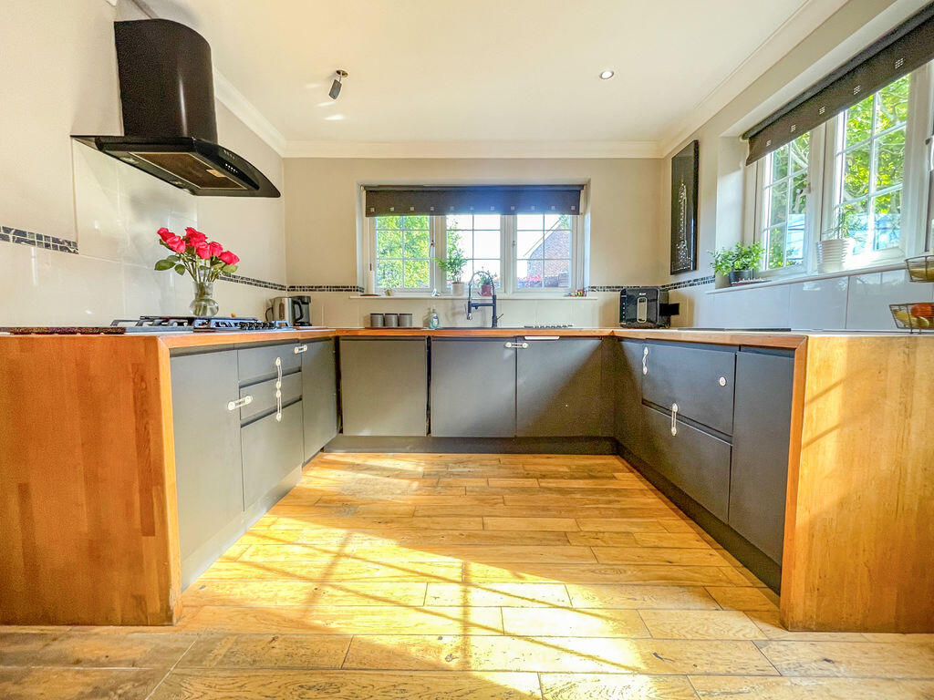 House in Eastleigh, Hedge End - View 4