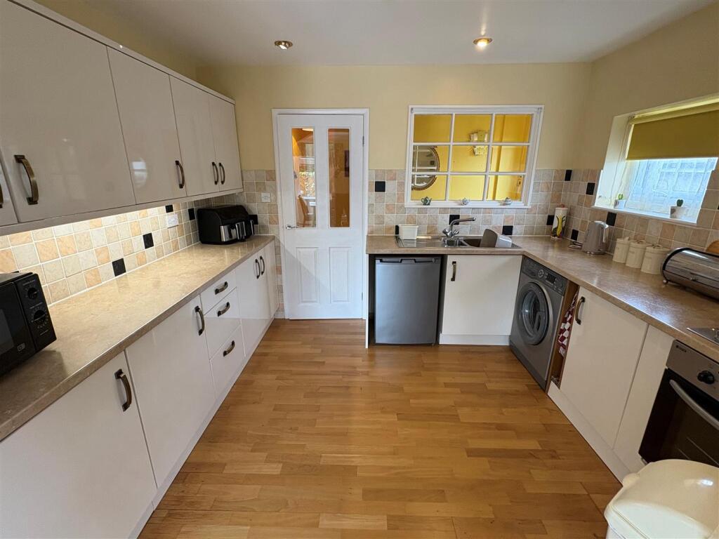 Additional image 3 of Oakleigh Avenue, Clayton, Bradford