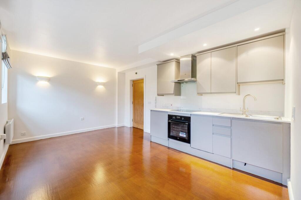 Apartment in London - View 5