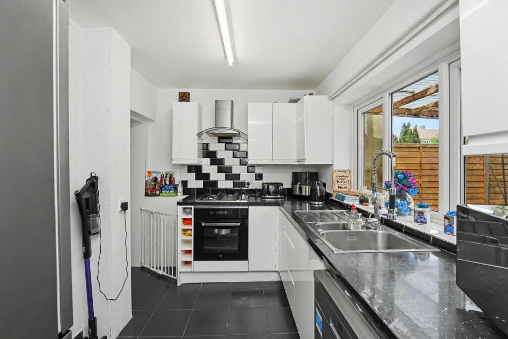 Oatlands Road, Enfield – pohled 3