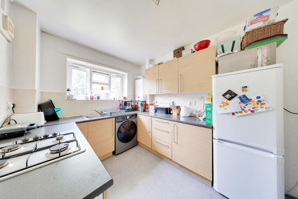 Apartment in Orpington, Scadbury, St Paul's Cray - View 5