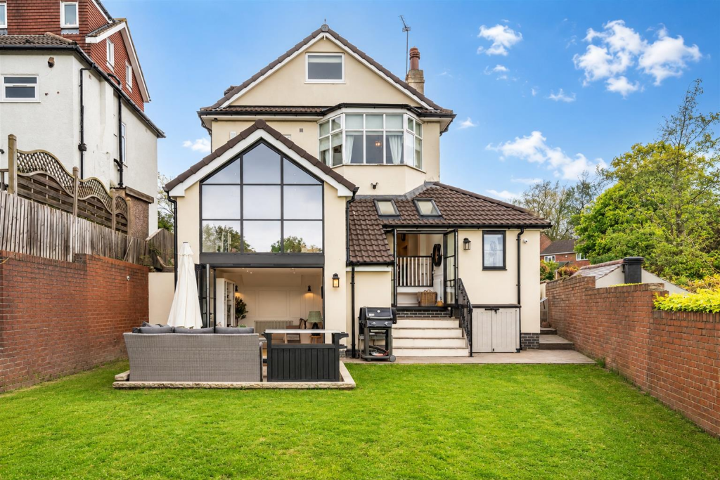 House in Leeds, Oakwood - View 2