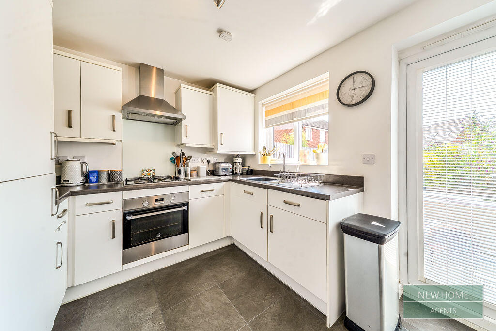 House in Warwick, Whitnash - View 4