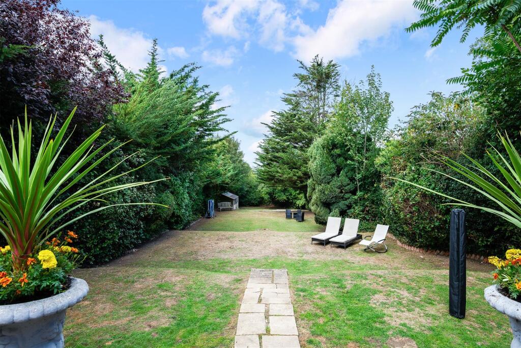 House in Sutton - View 4