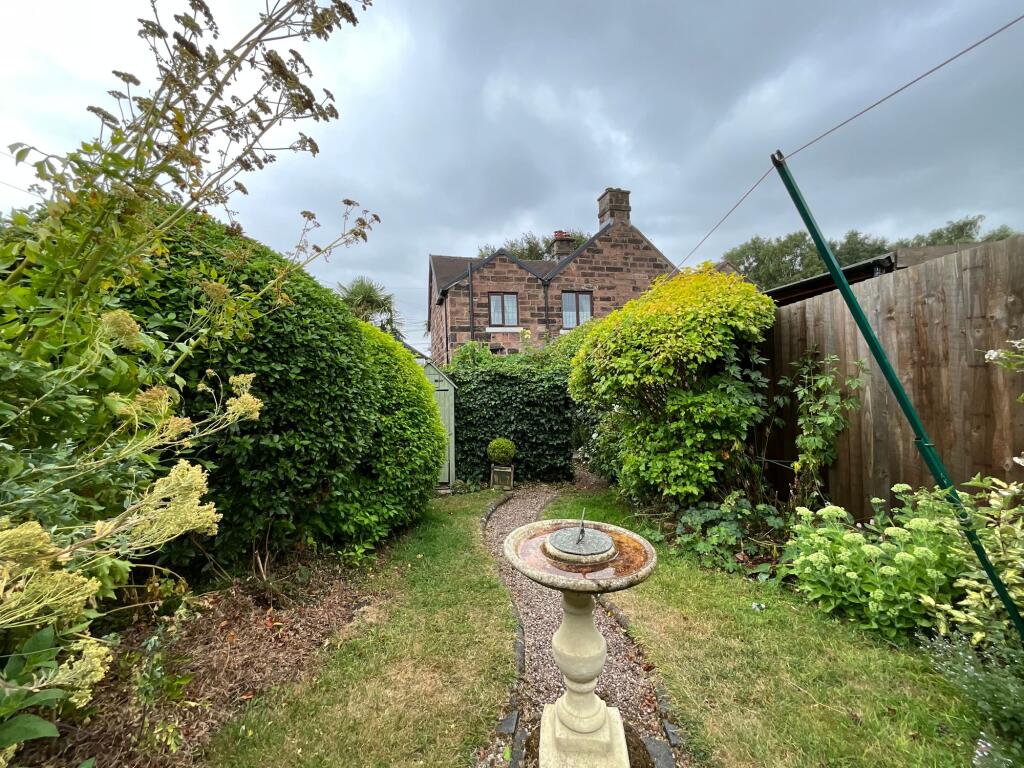 House in Stoke-on-Trent - View 4