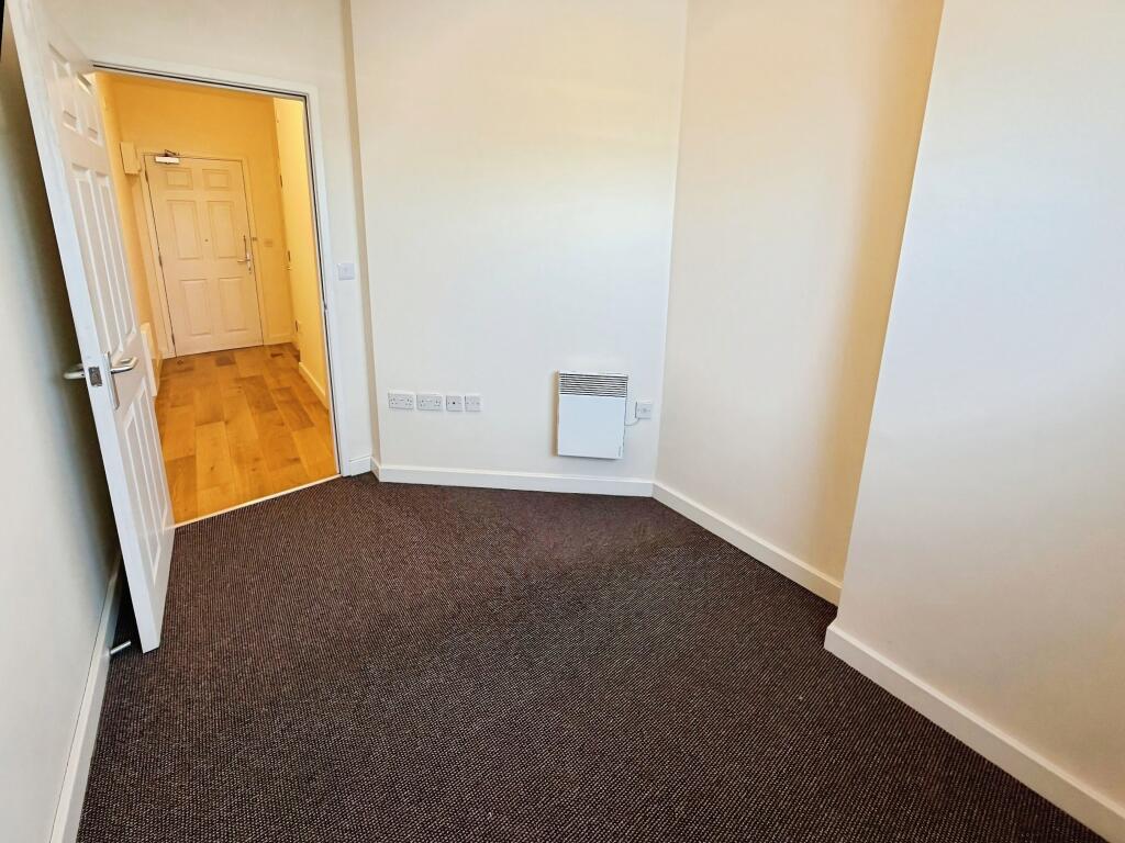 Apartment in Peterborough, Bretton - View 3