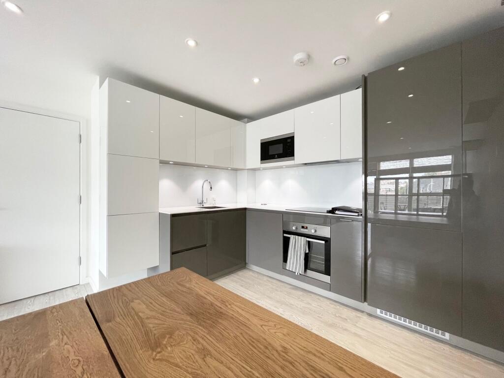 Main image of property: Embankment House - P1750