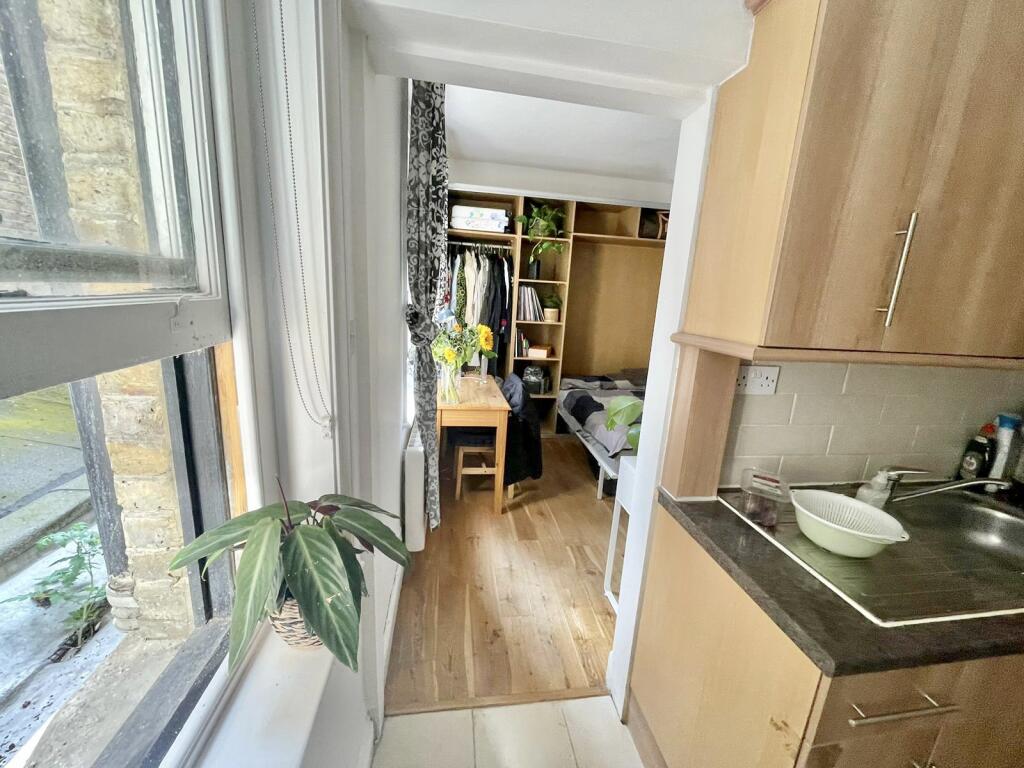 Studio flat for rent