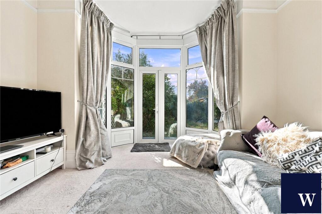 Woodside Grove, Finchley, London, N12 photo 2