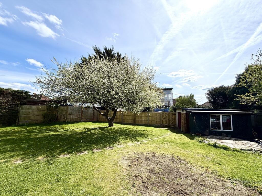 House in London, Royal Borough of Kingston upon Thames - View 5
