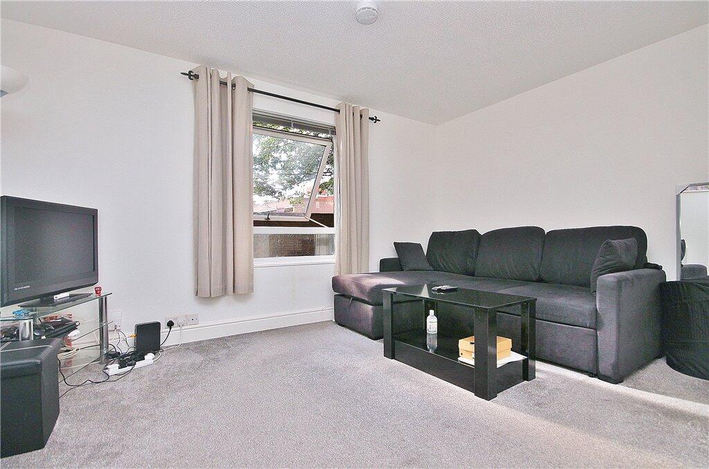 Apartment in Spelthorne, Surrey - View 2