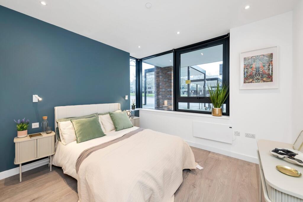 Main image of property: Silbury Boulevard, Milton Keynes, Milton Keynes, MK9