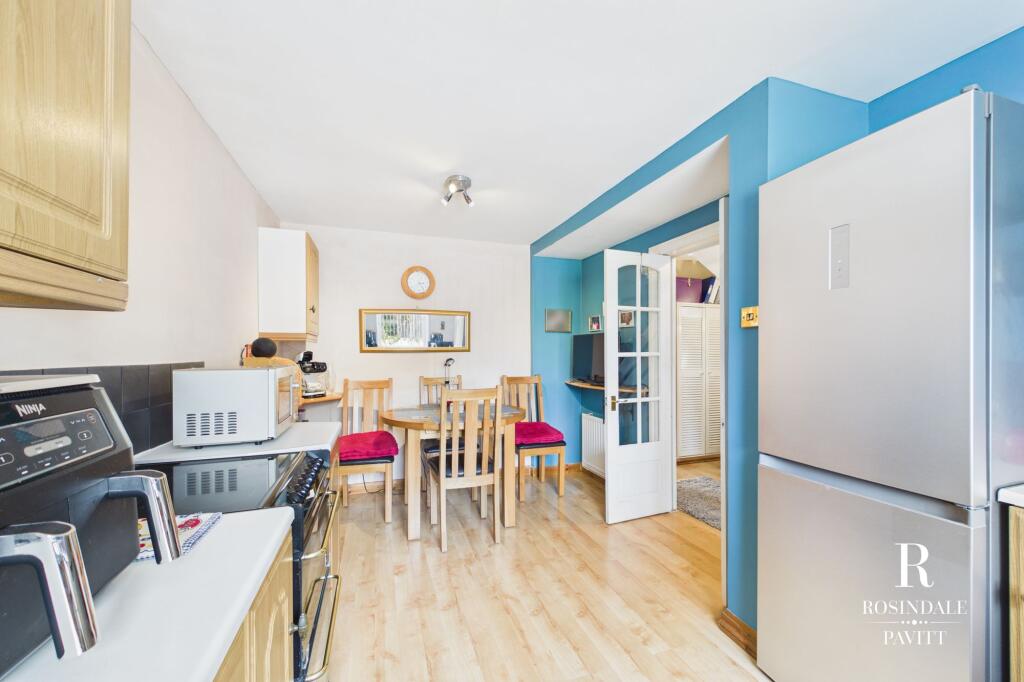 House in Sutton - More