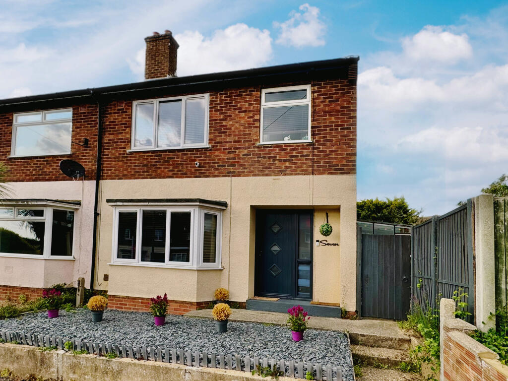 3-bed semi-detached on Waveney Close, Hunstanton, £200,000
